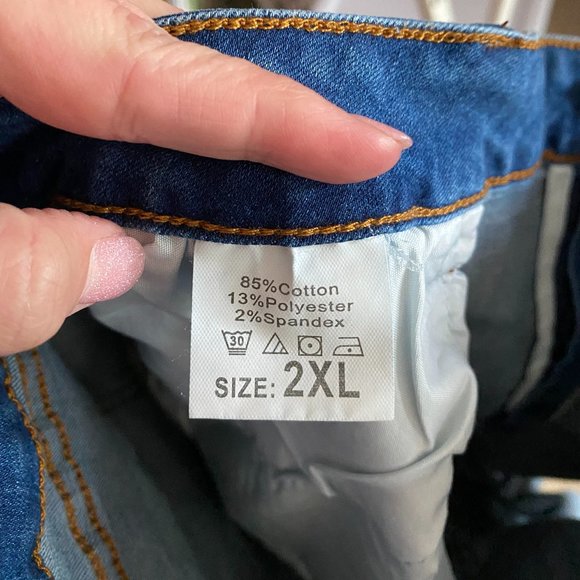 Distressed Jean Shorts Size 2XL - Picture 5 of 5